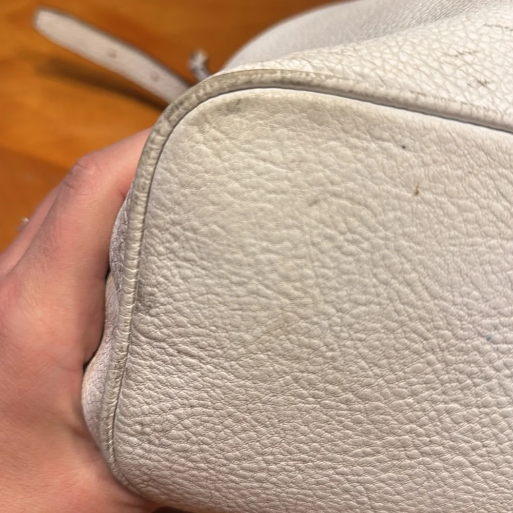 Michael Kors White Bucket Bag In GUC - Picture 5 of 7